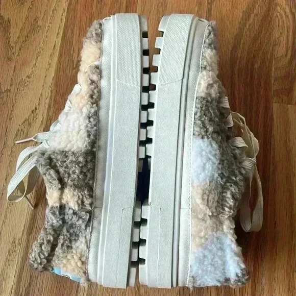 Toms Lace up lug brown multi faux shearling plaid shoes- US womens size 7 - Picture 5 of 10